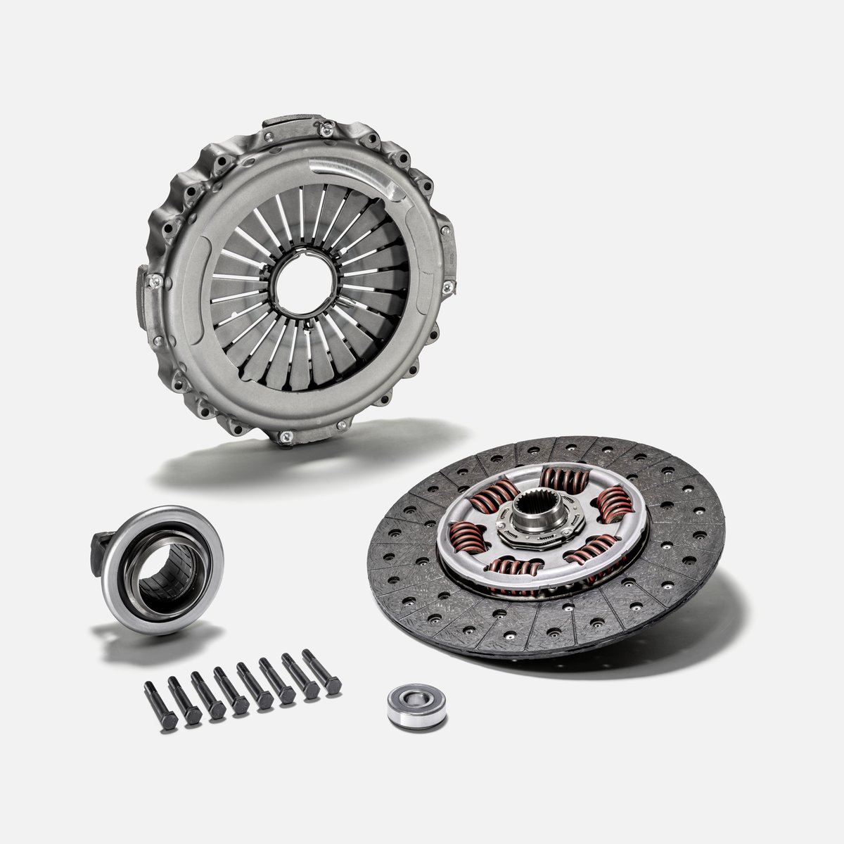 Genuine MAN drivetrain parts fitted under the Senior Truck Card programme